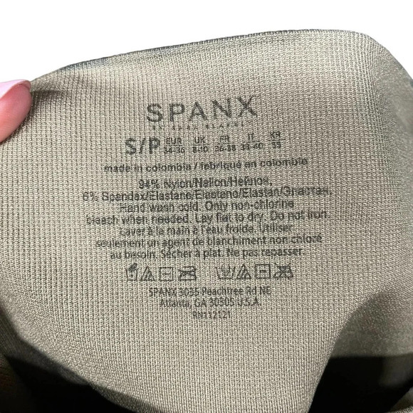 Spanx Look At Me Now Seamless Cropped Leggings Green Camo‎ Print Size Small - Picture 6 of 6